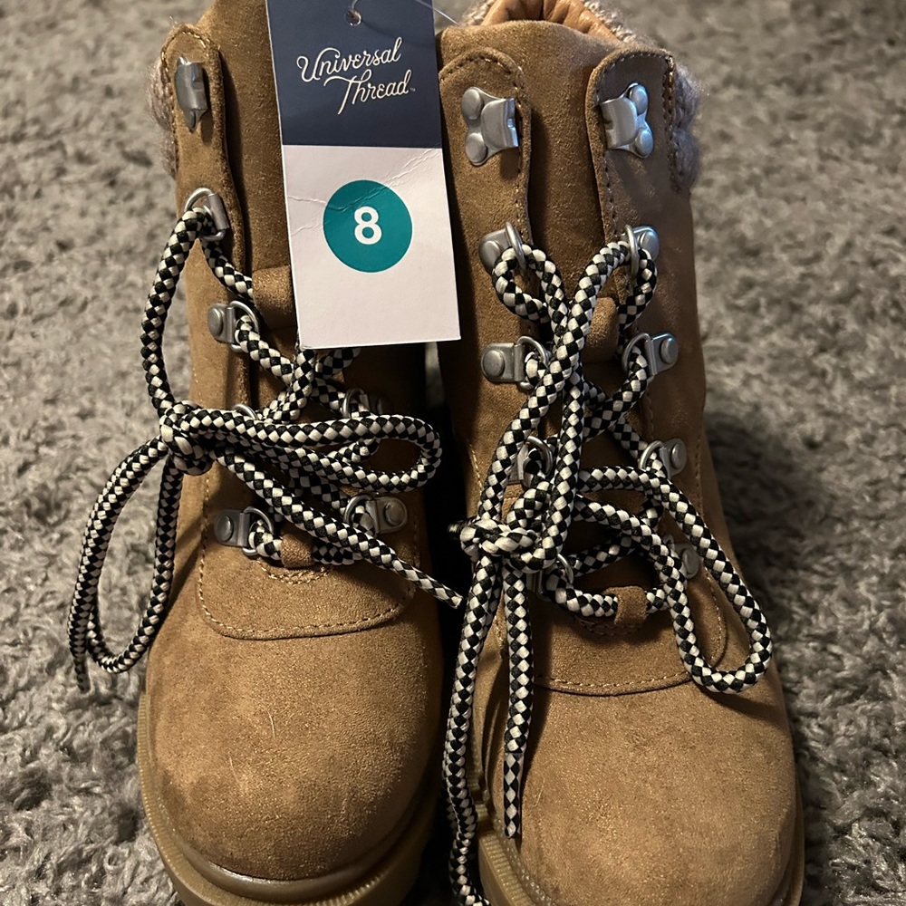 Heeled boots